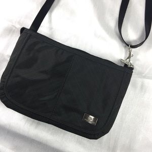 Eagle Creek expanding cross body bag RFID block